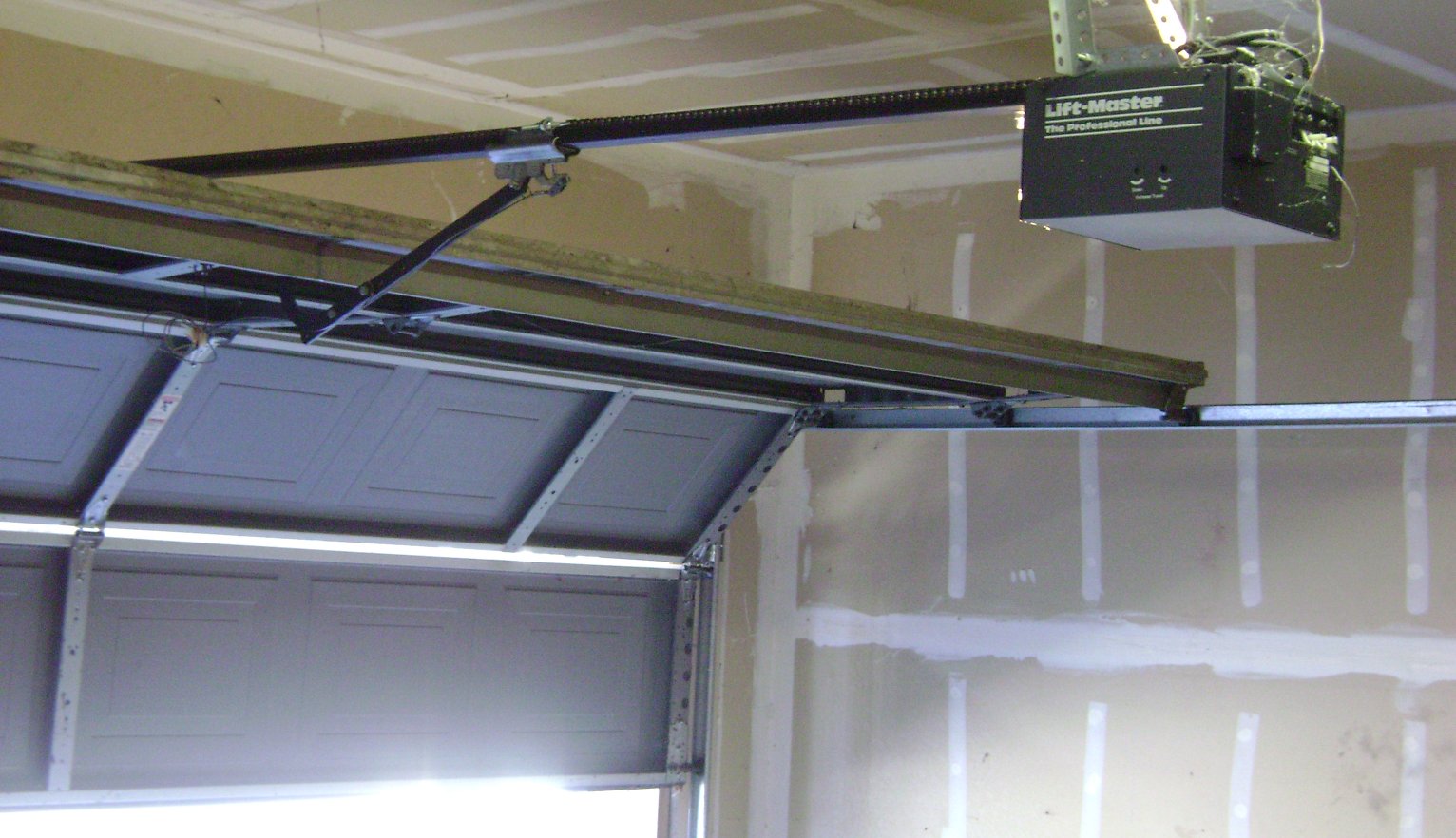 Anaheim Garage Door Opener Repair Service